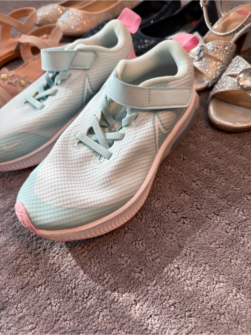Girls shoe lot - Picture 4 of 5